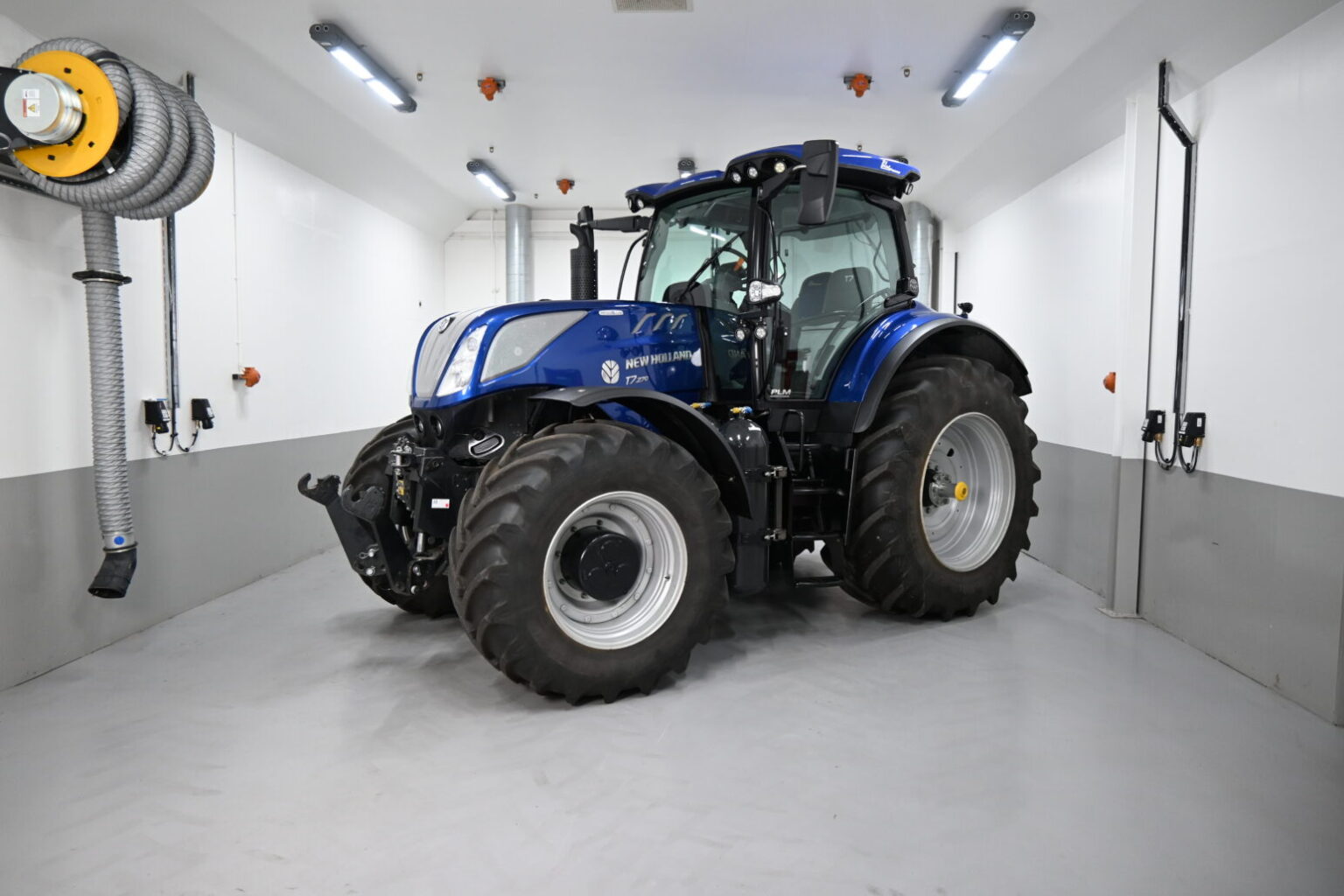 new holland t7 cng